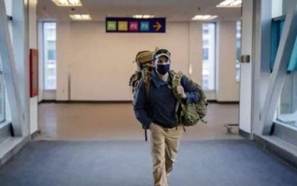 Chi è ‘Wali’, il cecchino più letale al mondo arrivato a Kiev per unirsi alla resistenza: “Bombardati perché vogliono essere europei”