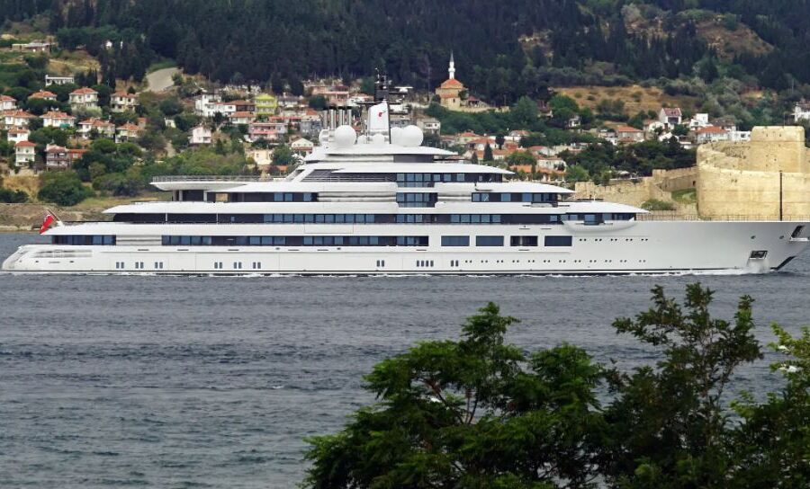 “Quello yacht da 700 milioni è di Putin”, il giallo del super panfilo ormeggiato in Italia