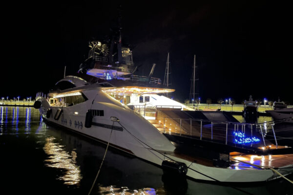 Lo yacht “Lady M” di Mordashov (Foto Facebook)