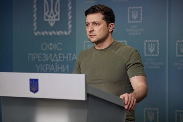Perché Zelensky ha il dovere della resa: l’Ucraina è sconfitta militarmente e la armi occidentali non avranno risultati