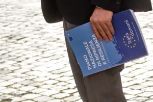 Cultura del lavoro e della solidarietà sociale: l’esempio del Circolo Ilva di Bagnoli Cultura del lavoro e della solidarietà sociale: l’esempio del Circolo Ilva di Bagnoli