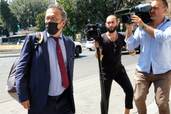 Loggia Ungheria, la magistratura non indaga sulla magistratura: la lezione del Conte Zio di Manzoni