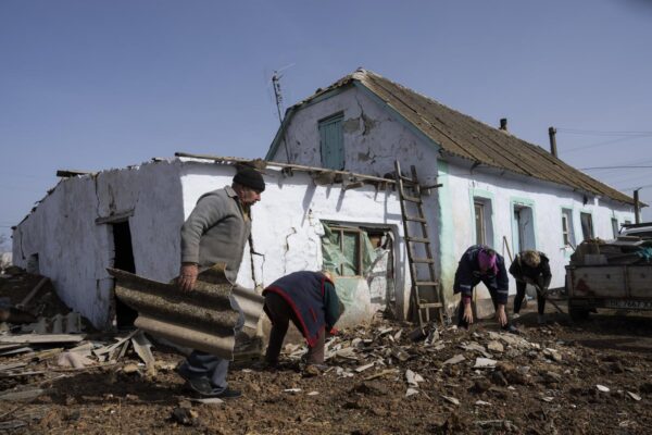 Bombardato ospedale pediatrico a Mykolaiv: “Anche bambini tra le vittime, russi usano bombe a grappolo”