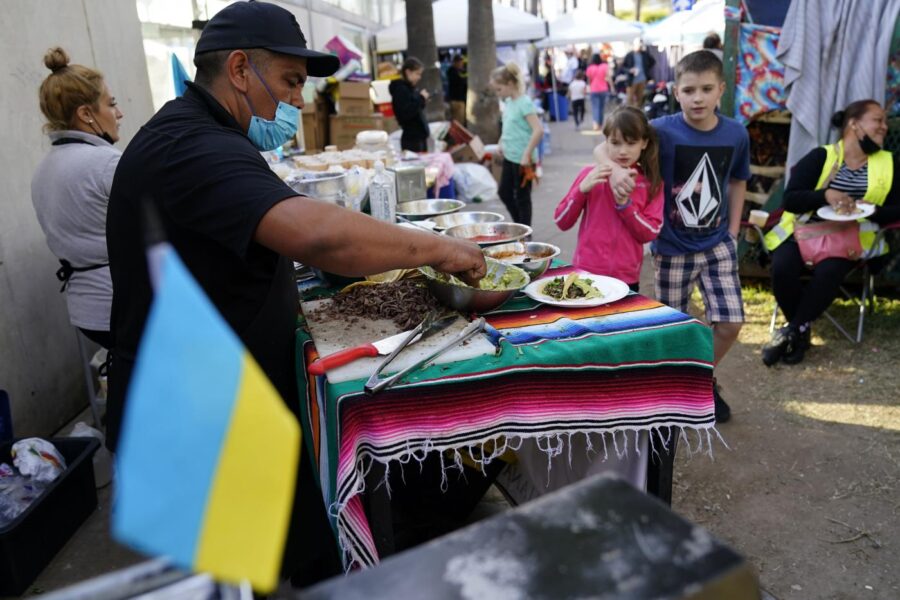 Ucraini in fuga al confine con gli Stati Uniti: “Oltre duemila a Tijuana, in Messico”