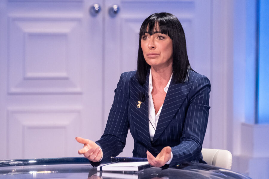 Chi restituisce alla preside la sua dignità fatta a pezzi?