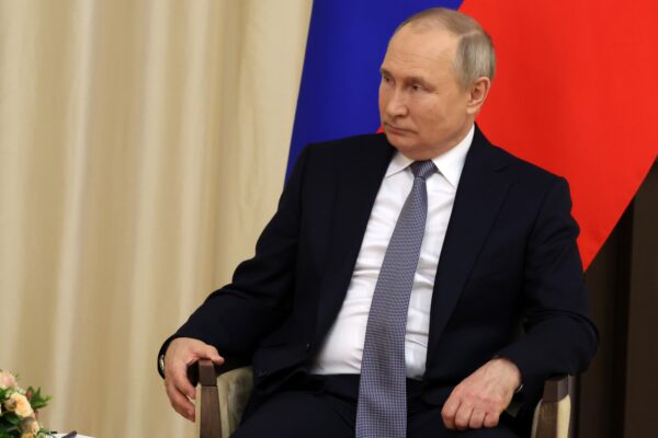 Putin garantisce: “Non useremo l’atomica”, ma intanto bombarda un ospedale