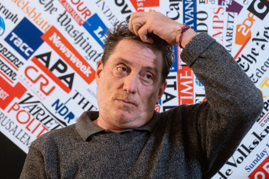 “Non smetterò di aiutare i migranti, credo nell’accoglienza non nella giustizia”, intervista ad Andrea Costa