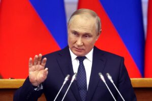 Putin minaccia l’uso di armi segrete “mai viste”: “La Russia le utilizzerà se necessario”