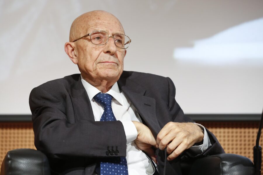 Intervista a Sabino Cassese: “L’articolo 11 va letto tutto, l’Italia non può astenersi”