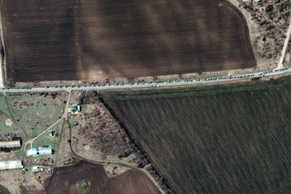 Guerra Ucraina-Russia, Zelensky deluso da Macron: “Non parla di genocidio”. “Accerchiata Mariupol” da oltre 10mila soldati di Mosca, Onu: “Impossibile cessate fuoco”