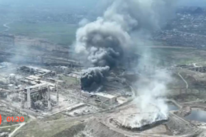 Guerra Ucraina-Russia, a Mariupol acciaieria semidistrutta: accordo Biden-alleati per nuove sanzioni contro Mosca