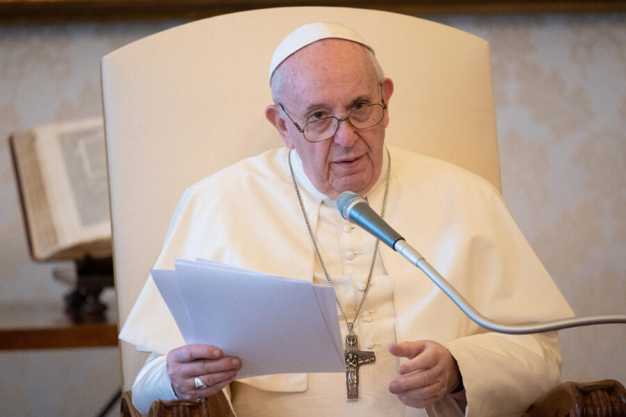 Il Papa va avanti, gli altri stanno (abbastanza) indietro