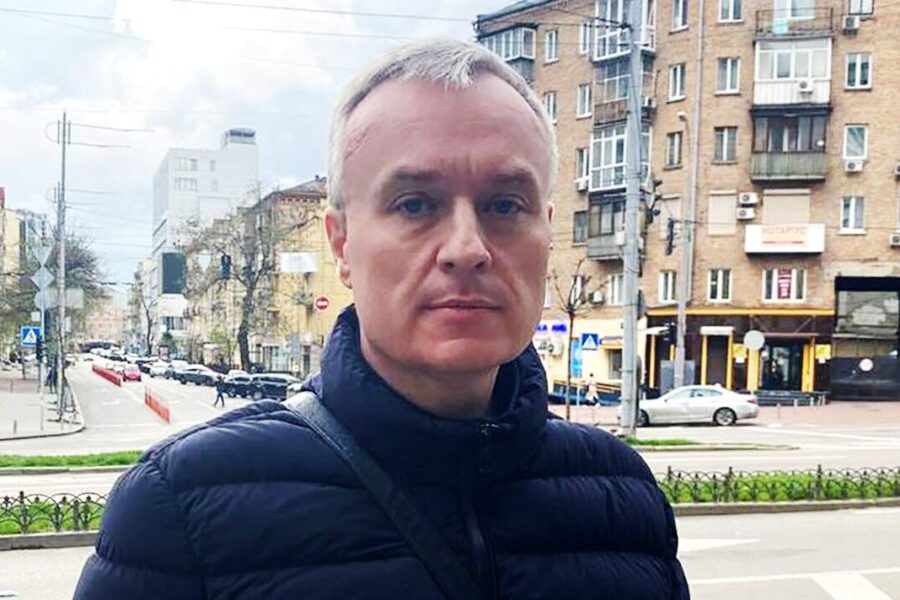 Igor Volobuev in fuga dal regime Putin, il numero 2 di Gazprombank combatte con l’esercito ucraino: “Russi stavano uccidendo mio padre”