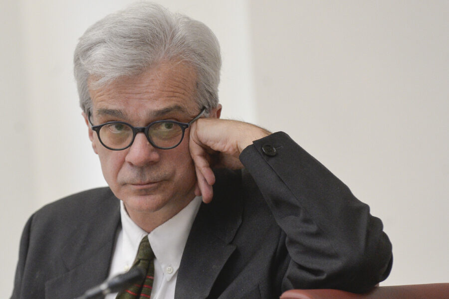 “Amato sbaglia, secondo Costituzione non possiamo inviare armi all’Ucraina”, intervista al professor Gaetano Azzariti