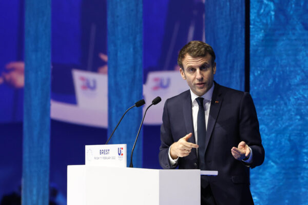Elezioni in Francia, Macron grande favorito per un secondo (e ultimo) mandato: ma i partiti sono sempre più deboli