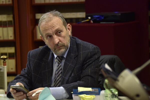 “Traditori per aver invitato armi a Kiev? Questa accusa è una medaglia”, intervista a Stefano Ceccanti