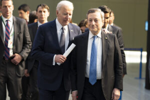 Biden convoca Draghi, Italia testa di ponte in Europa: terza guerra mondiale più vicina