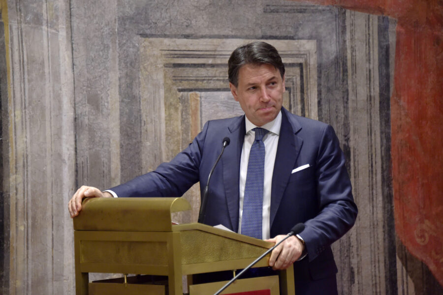 Aumento sì, aumento no: la giravolta-lampo di Conte sulle armi finirà nei manuali di storia