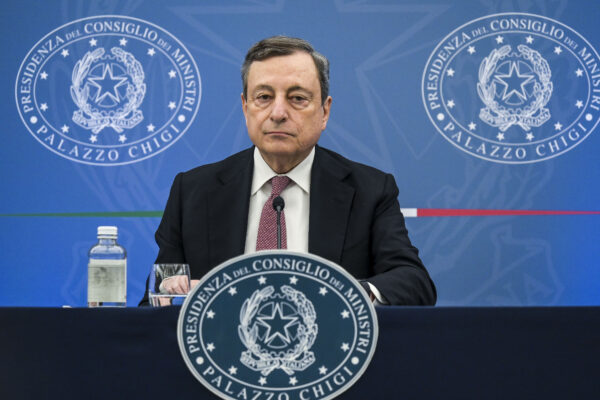 “Nuovi aiuti alle famiglie contro il carovita”, Draghi vara il Def