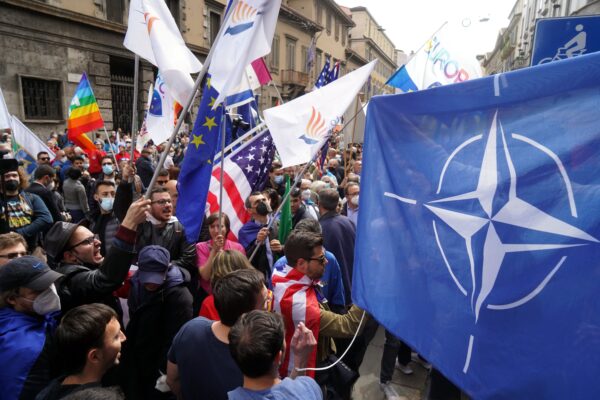 La Nato non conta più niente, per gli Usa è solo un guaio