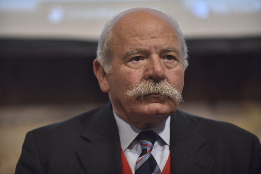 “Se inviamo armi all’Ucraina impoveriamo i nostri arsenali”, intervista al generale Giuseppe Cucchi