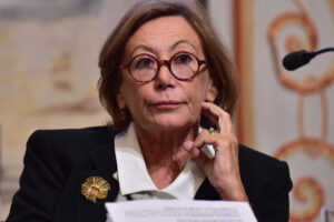 “Papa Francesco silenziato e strumentalizzato, ma la sua sfida è una nuova diplomazia”, parla Emma Fattorini