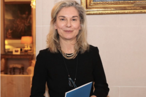 Elena Basile, ex ambasciatrice italiana in Belgio, rivela che era lei a scrivere pezzi filo russi sul Fatto Quotidiano | Pseudonimo usato: Ipazia