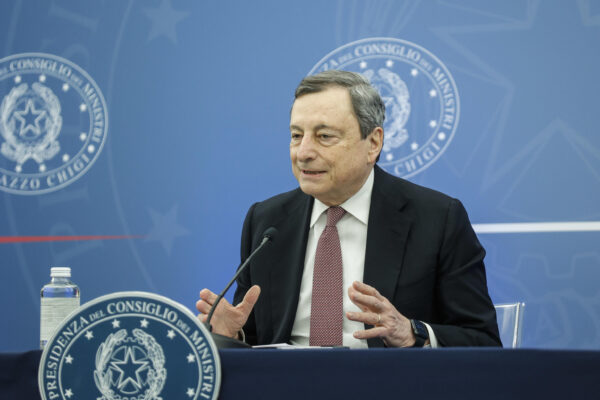 Foto Giuseppe Lami/Pool Ansa/LaPresse06-04-2022 Roma – ItaliaPoliticaRoma, conferenza stampa al termine della riunione del Consiglio dei MinistriNalla foto:il presidente del Consiglio Mario Draghi nella sala Polifunzionale duranta conferenza stampa al termine della riunione del Consiglio dei Ministri.Photo Giuseppe Lami/Pool Ansa/LaPresse06-04-2022 Rome – ItalyPoliticsRome, press conference at the end of the meeting of the Council of MinistersIn the photo: Mario Draghi