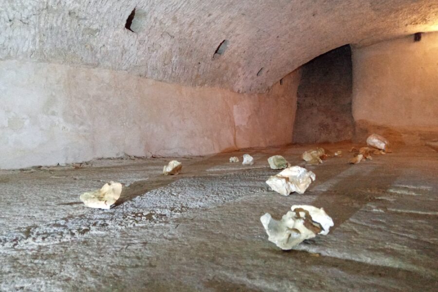 “Neralbe” al Monastero delle 33, la clausura diventa linguaggio dell’arte: opere, installazioni momenti di poesia e prosa