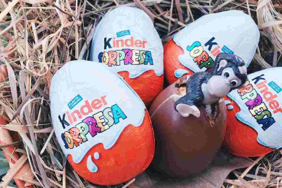 Troppi casi di salmonella con gli ovetti Kinder, chiusa fabbrica della Ferrero: “Scusateci ma uova di Pasqua sono buone”