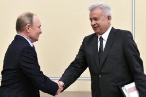 Terremoto in Russia, si dimette dopo 30 anni il presidente di Lukoil Alekperov: l’oligarca del petrolio lascia dopo le sanzioni