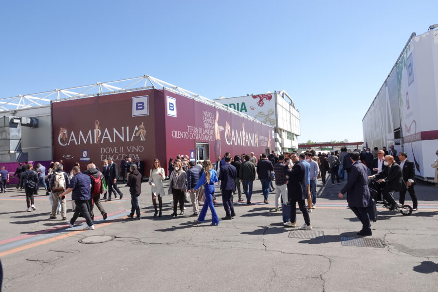 Vinitaly della ripartenza chiude a Verona con numeri da record la 54° edizione