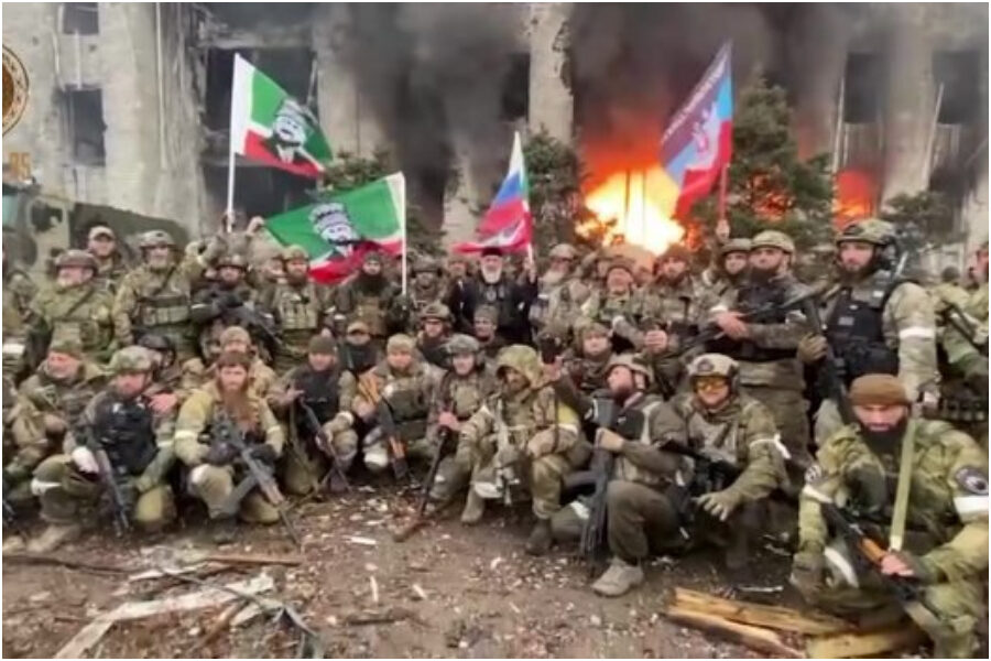 Cosa sta succedendo nell’acciaieria di Mariupol, tra battaglione Azov e civili imprigionati: ci sono anche militari americani?