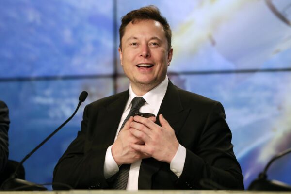 Elon Musk vuole Twitter, offerta-ultimatum da 41 miliardi: “Altrimenti rivedrò il mio ruolo da socio”