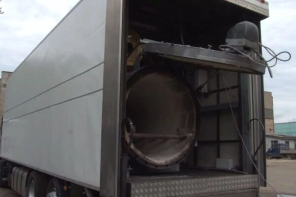 Forni crematori mobili in Ucraina, i video e le immagini ‘fuori contesto’: cosa sappiamo dei presunti crimini di guerra russi