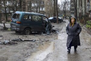 Bimba morta sotto le bombe, pigiama con unicorno e dramma Mariupol senza cibo e acqua: la giornalista scoppia in lacrime