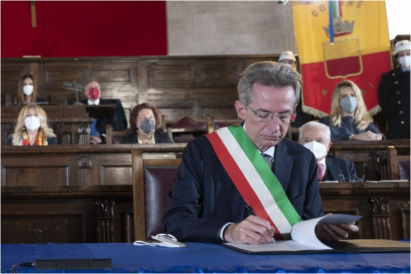 Il Patto per Napoli non convince, nasce osservatorio indipendente: “Comune diventa ufficio decentrato Stato”