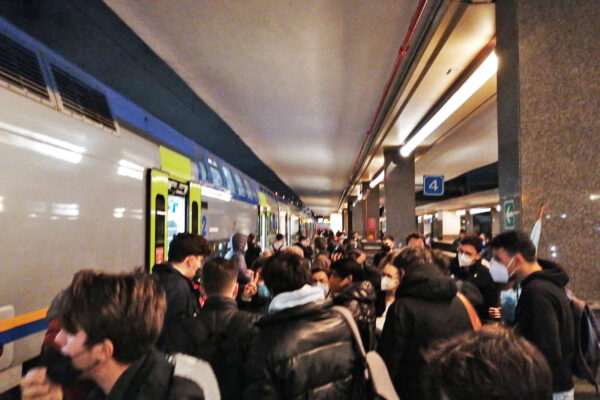 Metro A di Roma non si ferma a Battistini e porta i passeggeri al deposito: “Scusa hai bevuto oggi?” No, vi riporto subito indietro