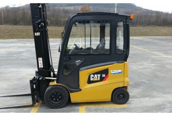 Luca muore a 17 anni schiacciato dal muletto che guidava, dramma nel capannone di famiglia