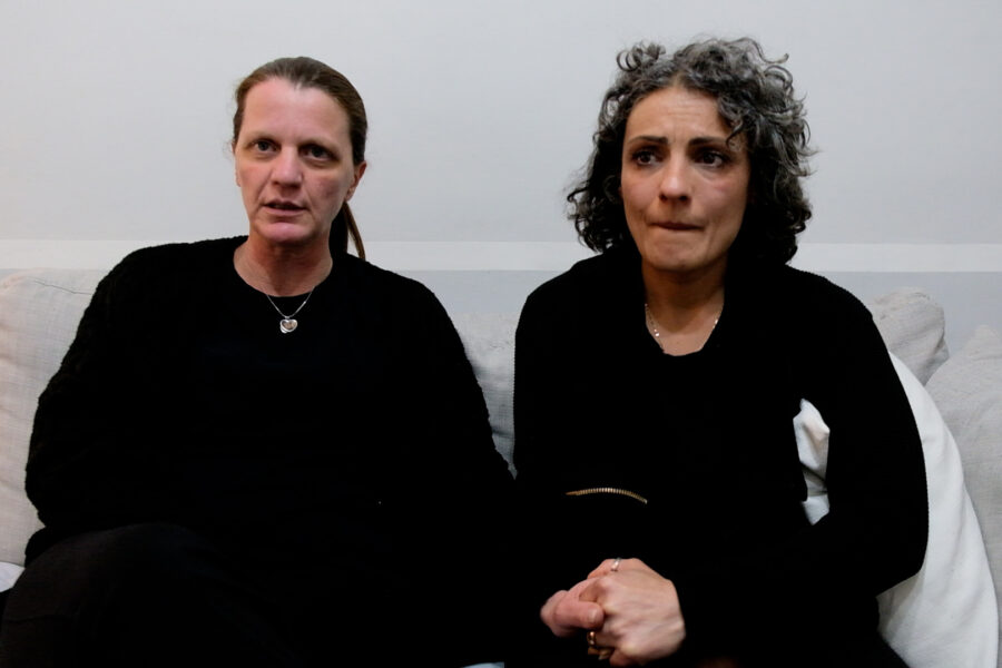 “Tu mamma non smettere mai di urlare il tuo dolore per Giovanni”, il dolore di Natascia e Elisa e dei figli uccisi per uno sguardo