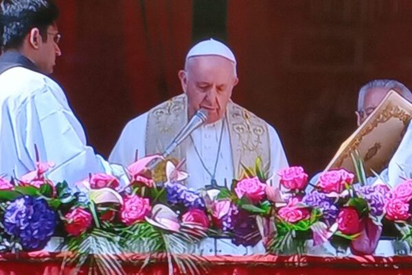 Papa Francesco: “C’è ancora Caino che vuole eliminare Abele: così metteremo fine al genere umano”
