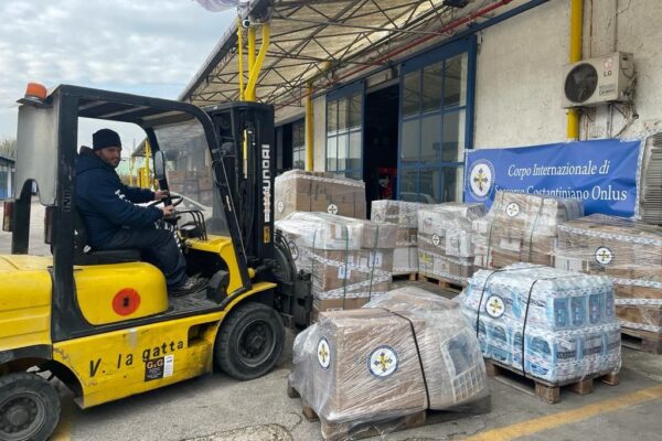 Aiuti umanitari da Napoli all’Ucraina, l’Sos raccolto da aziende, associazioni e circoli