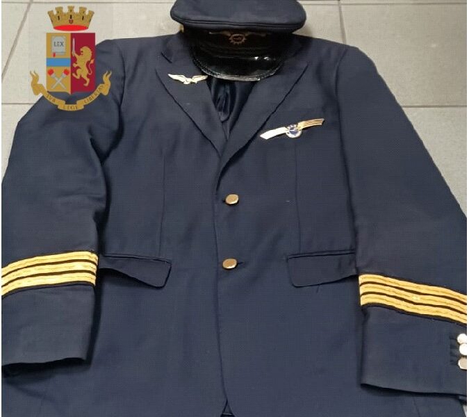 Finto pilota denunciato all’aeroporto di Napoli: nella borsa decine di foto di minori