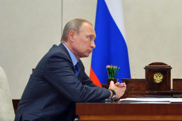 Pagando il gas ai russi continuiamo a finanziare le armi di Mosca, fermiamo il massacro