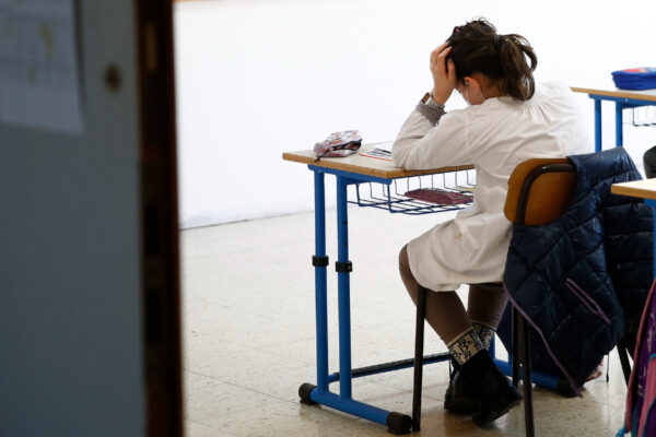 Sospesa maestra di una scuola elementare: “Disegnate i gironi dell’inferno con i compagni che vorreste vedere morti”