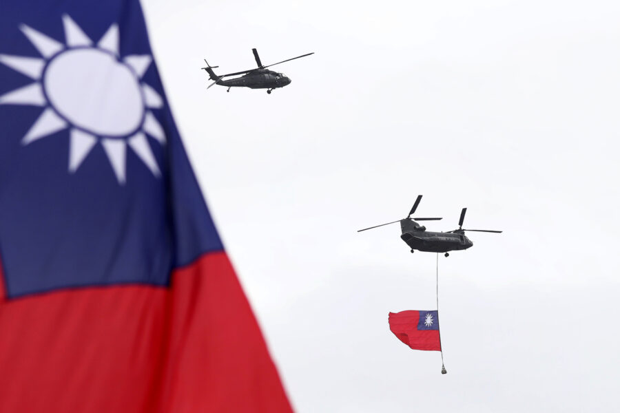 La Cina minaccia Taiwan, esercitazioni militari intorno all’isola durante la visita di una delegazione Usa
