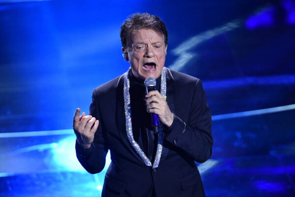 Foto Matteo Rasero/LaPresse 
05 Febbraio 2022 Sanremo, Italia 
Spettacolo 
Festival di Sanremo 2022, serata finale.
Nella foto: Massimo Ranieri (Lettera al di là del mare)
 
Photo Matteo Rasero/LaPresse 
February 05, 2022 Sanremo, Italy 
Entertainment 
Sanremo Music Festival 2022, final evening.
In the photo: Massimo Ranieri (Lettera al di là del mare)