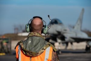 Foto Ufficio Stampa Difesa/LaPresse26-02-2022CronacaUcraina, Guerini: “da domani l’Italia potenzierà la propria presenza in Romania raddoppiando il numero dei mezzi aerei già operanti nell’attività di airpolicing”Passeranno, così, da 4 ad 8 gli Eurofighter impegnati in Romania con il potenziamento deciso dal Consiglio dei Ministri della giornata di ieri.“Nell’ambito del rafforzamento della postura di deterrenza sul fianco est dell’Alleanza, da domani l’Italia potenzierà la propria presenza in Romania raddoppiando il numero dei velivoli Eurofighter già operanti nell’attività di airpolicing. Ulteriori 4 aeroplani verranno inviati nella base di Mihail Kogălniceanu di Costanza” così il Ministro della Difesa Guerini.“L’Italia – ha concluso il Ministro – sta contribuendo con rapidità e convinzione alle decisioni prese in ambito NATO, e ieri il governo ha approvato una serie di significative misure che prevedono il rafforzamento della postura militare sul fianco est a seguito dell’inaccettabile e ingiustificata aggressione della Russia all’Ucraina".DISTRIBUTION FREE OF CHARGE- NOT FOR SALE