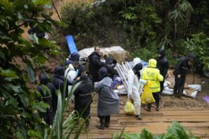 Il caso del Boeing precipitato in Cina: “Nessun incidente, fu fatto schiantare di proposito”