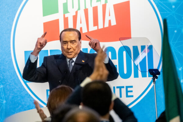 Berlusconi ‘scavalca’ Salvini, sulla guerra in Ucraina attacco a Biden e Stoltenberg: “Con aiuti militari siamo in guerra”